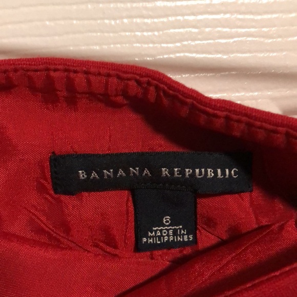 Short red Banana Republic pencil skirt with side zipper - Picture 6 of 7